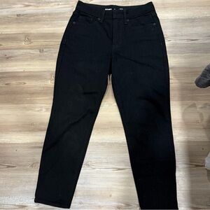 Old Navy Women's Straight Leg Black Jeans